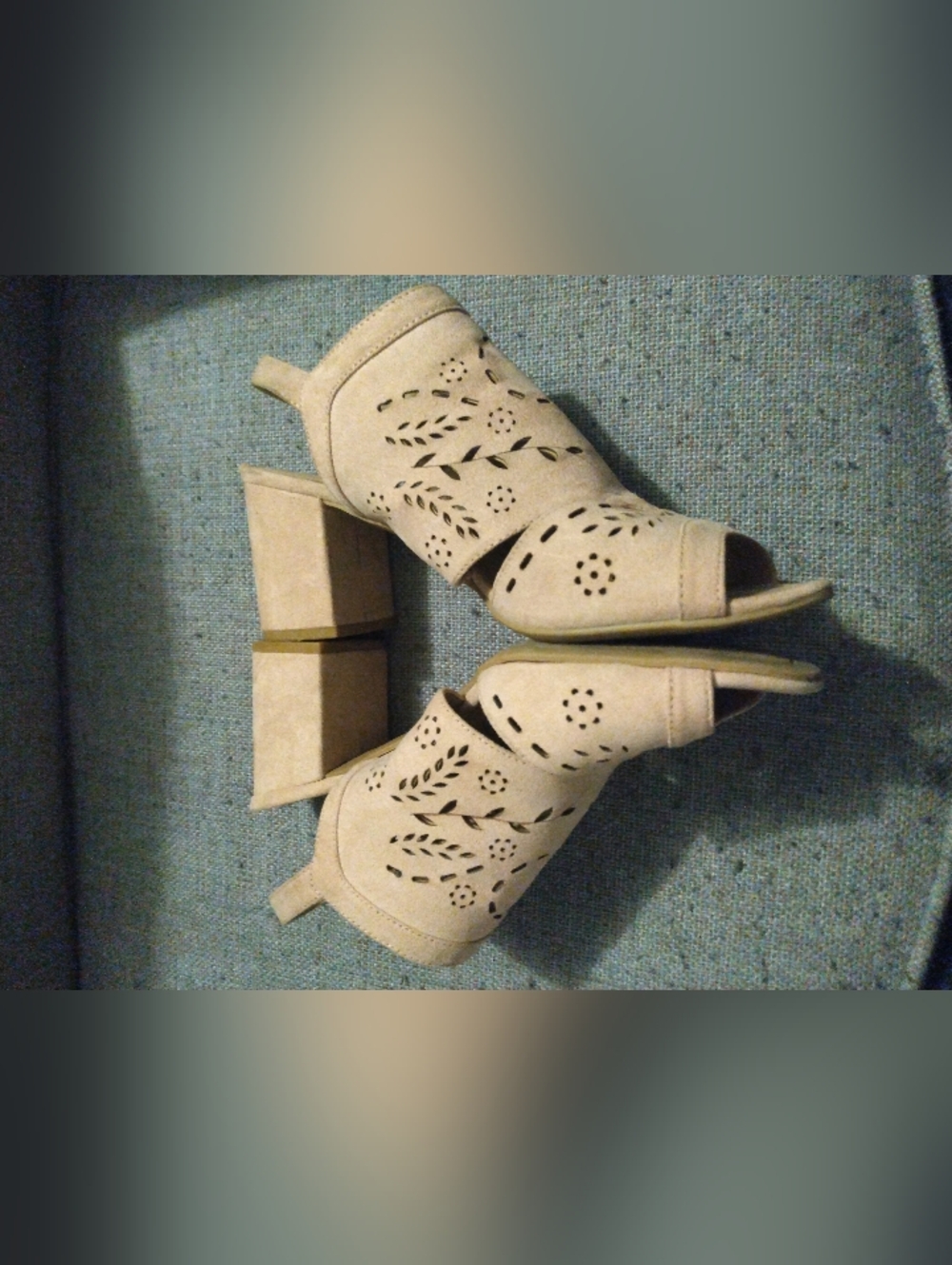 Size 9 Women's Block Heel Sandals with Ankle Strap Euc - Picture 6 of 10
